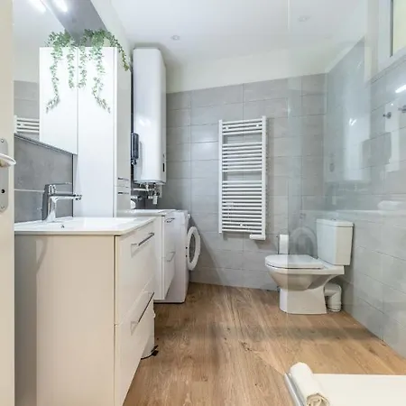 New F5 Neuf Cosy Lumineux Proche Siége Michelin *