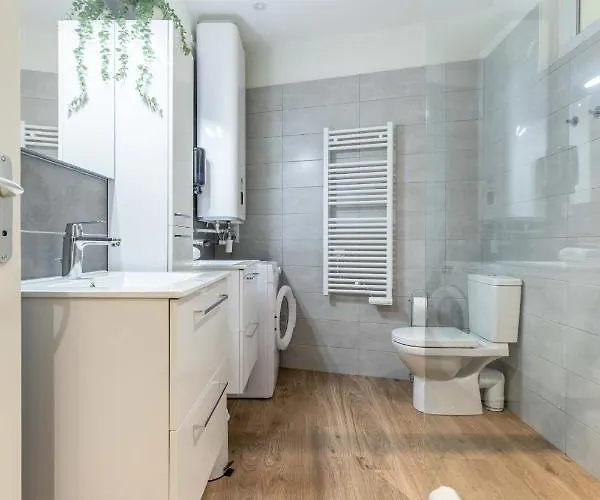 New F5 Neuf Cosy Lumineux Proche Siége Michelin *